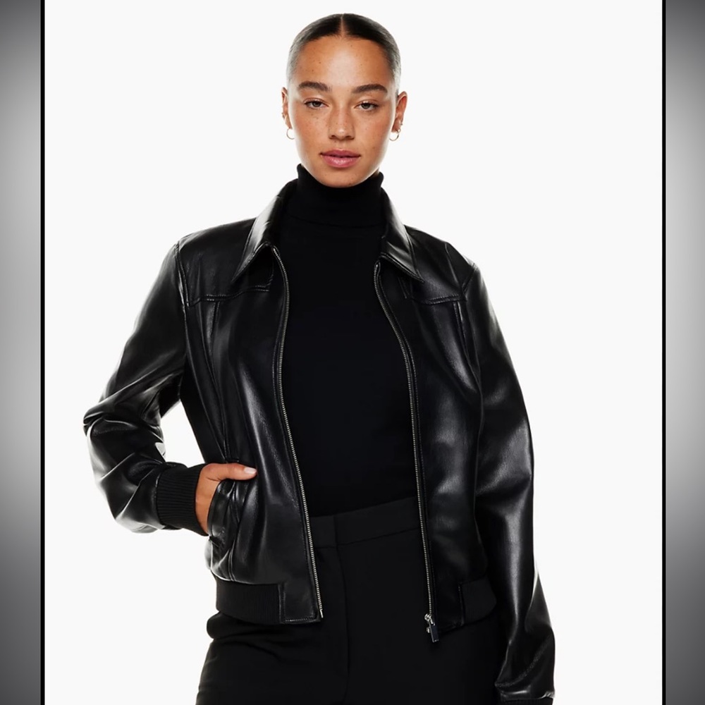 Aritzia Arc Bomber 2XS in Black